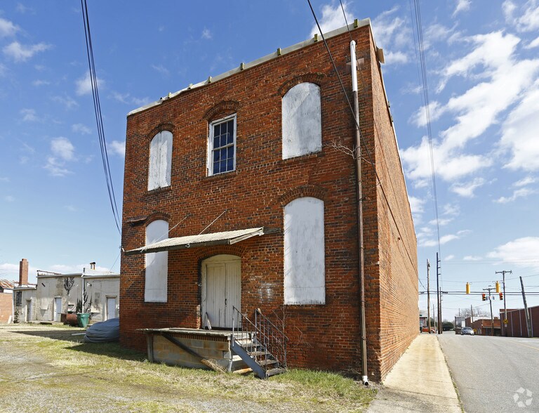 1100 N Main Ave, Newton, NC for lease - Building Photo - Image 2 of 5