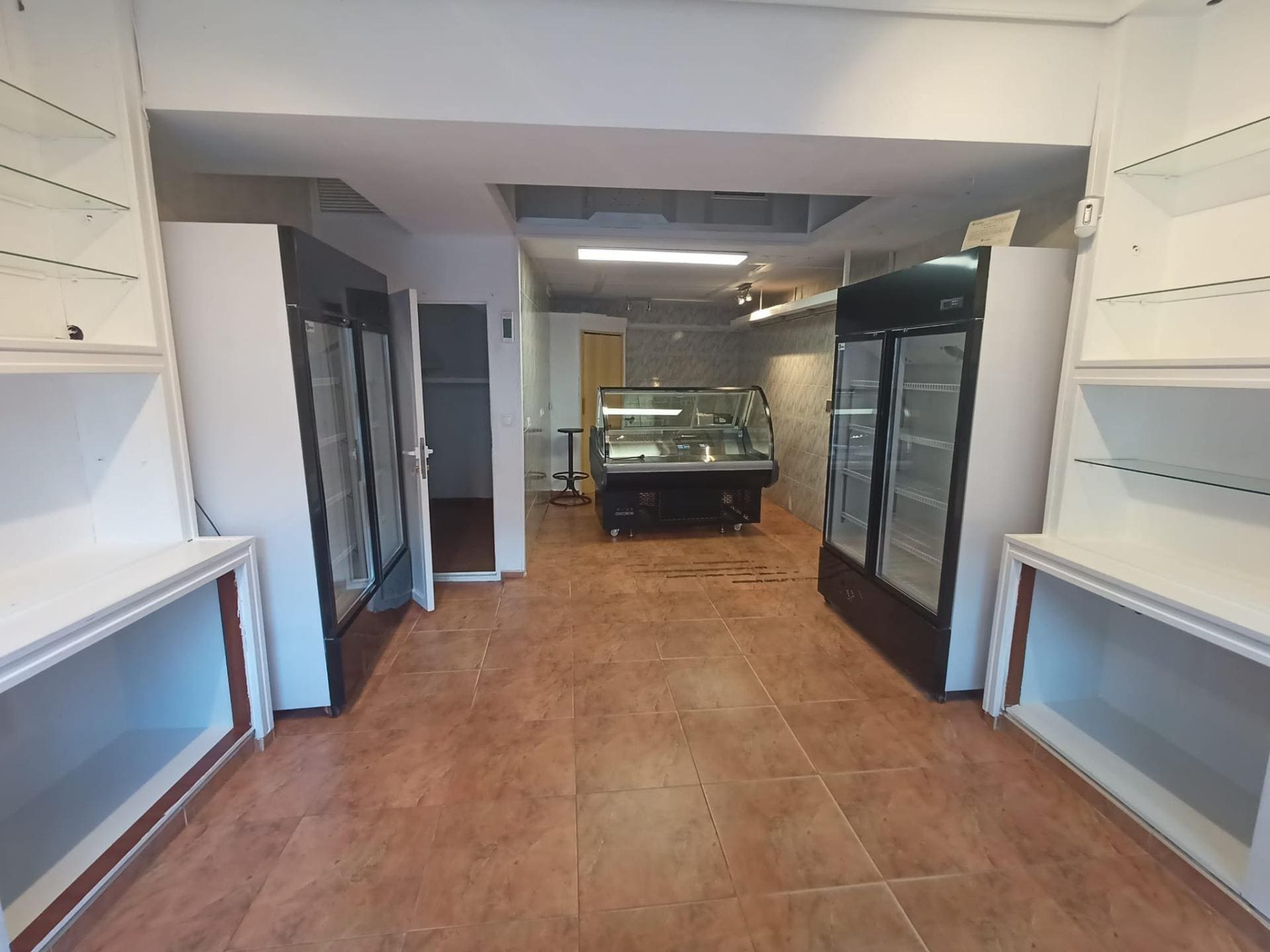 Retail in Cáceres, Cáceres for lease Building Photo- Image 1 of 8