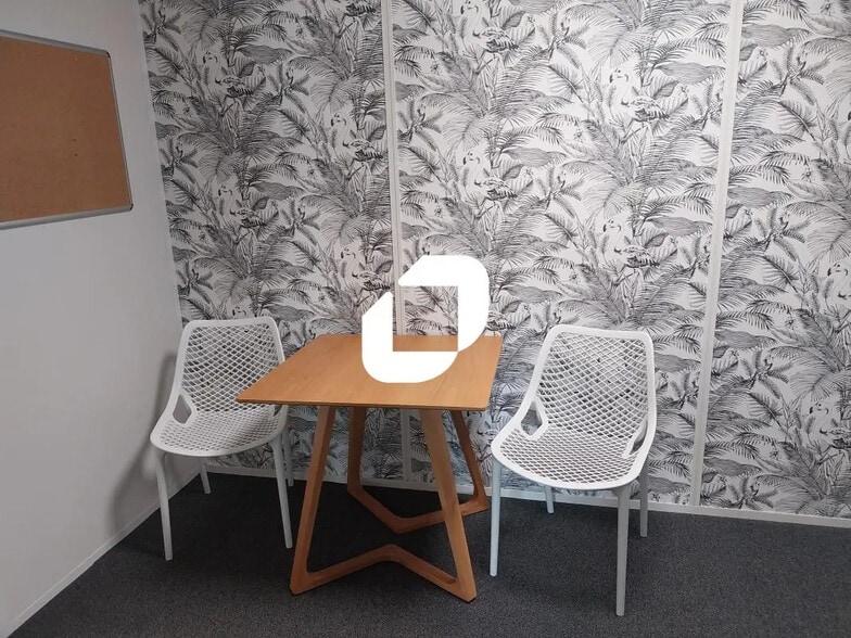 Office in Échirolles for lease - Interior Photo - Image 2 of 13