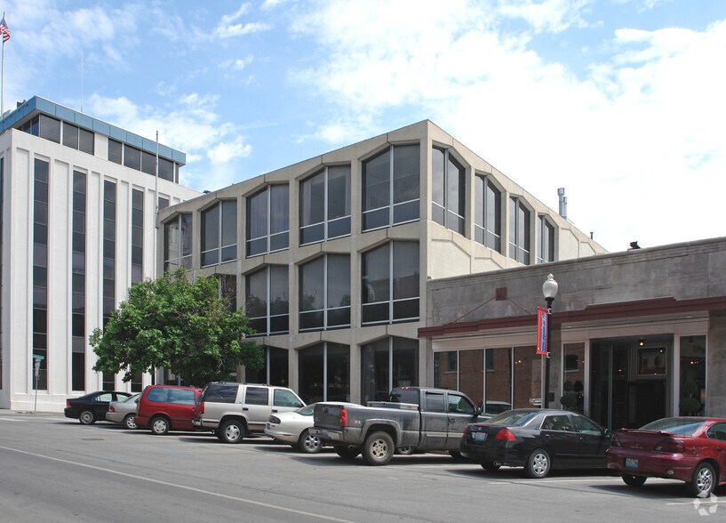 201 W Lexington Ave, Independence, MO for lease - Building Photo - Image 1 of 1