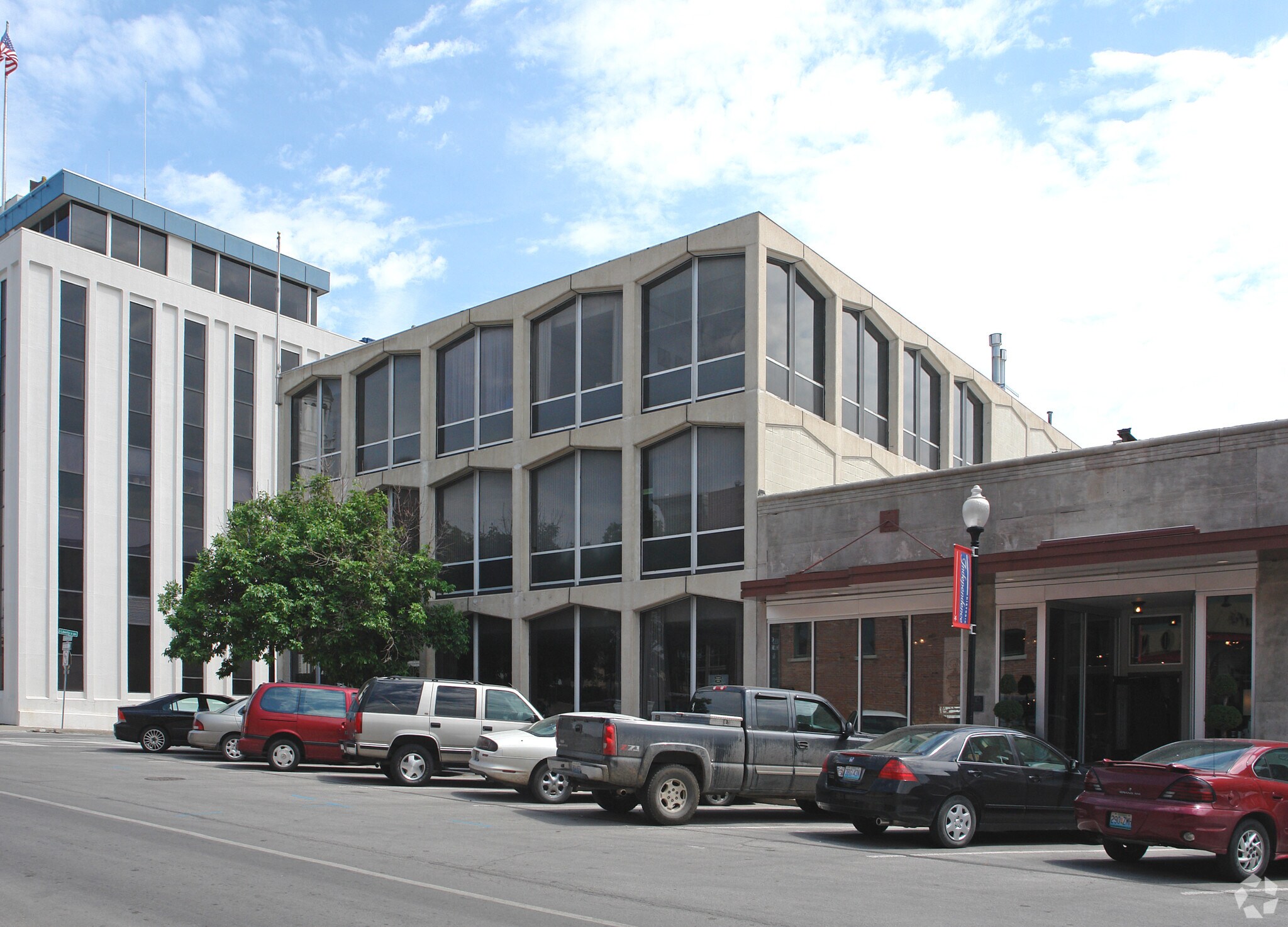 201 W Lexington Ave, Independence, MO for lease Building Photo- Image 1 of 2