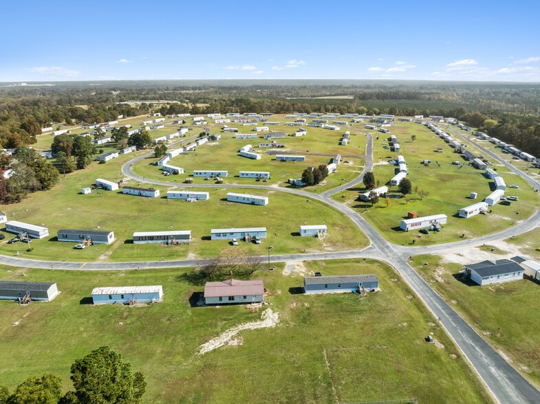 101 S Running Deer Cir, Dudley, NC à vendre - Photo du bâtiment - Image 1 de 6