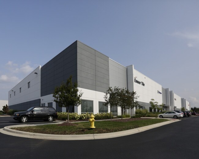 Plus de détails pour 100 E Crossroads Pky, Bolingbrook, IL - Industriel à louer