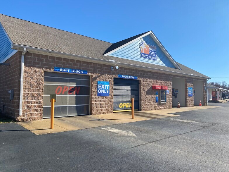 127 W Main St, Stafford Springs, CT à vendre - Photo du bâtiment - Image 2 de 8