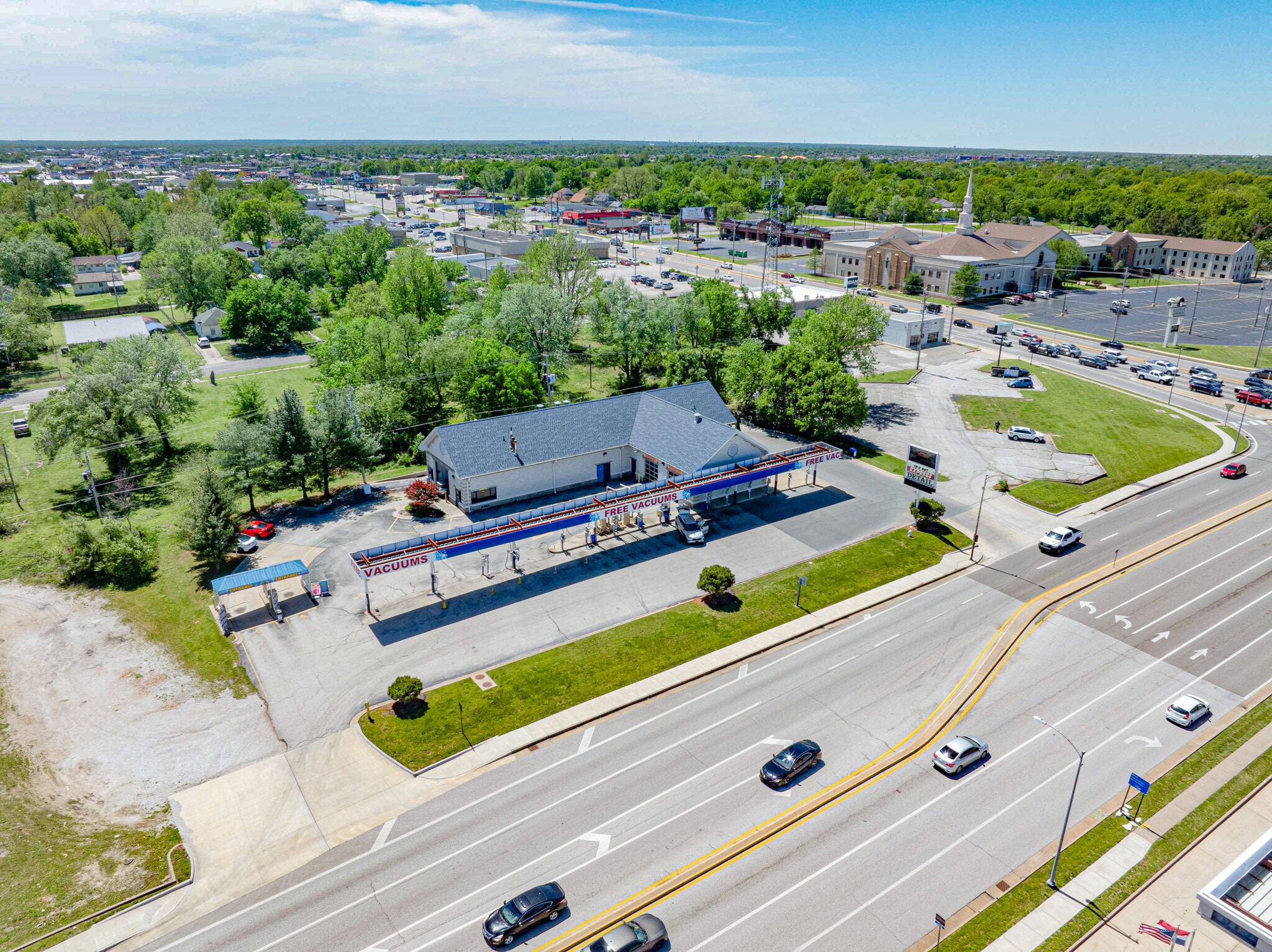 3040 E 7th St, Joplin, MO for sale Primary Photo- Image 1 of 6
