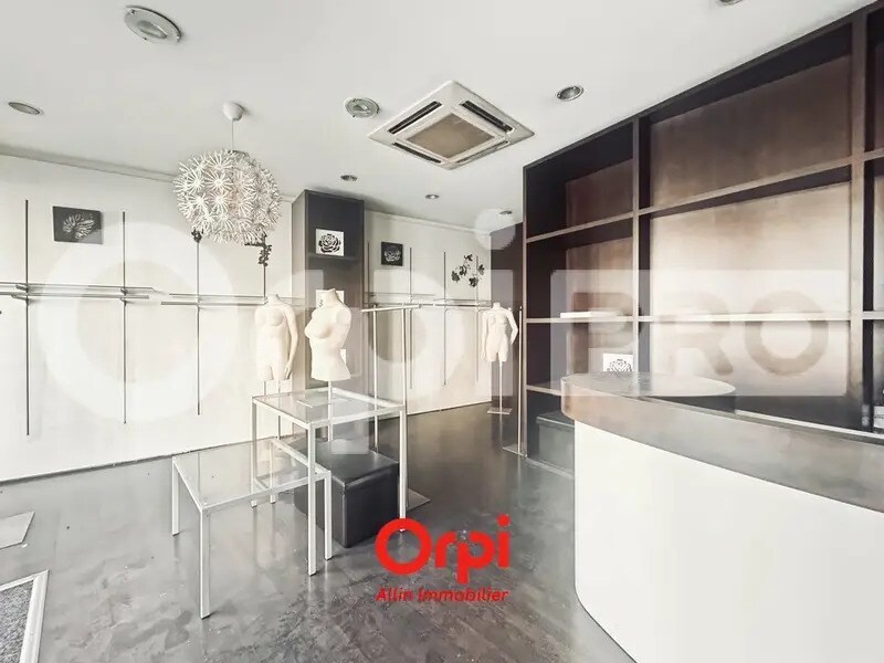 Retail in Montluçon for lease Interior Photo- Image 1 of 6