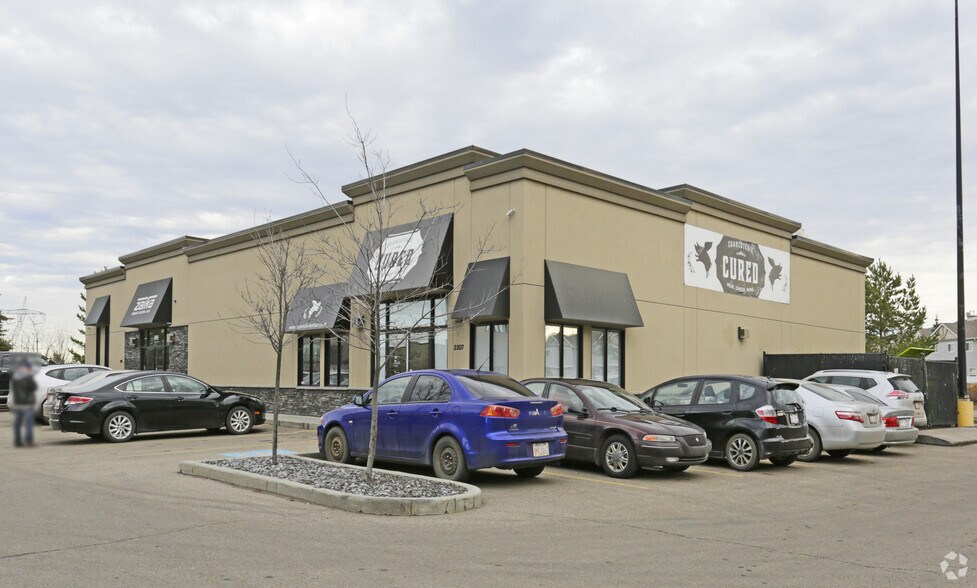 2303 Ellwood Dr SW, Edmonton, AB à vendre - Photo du bâtiment - Image 2 de 2