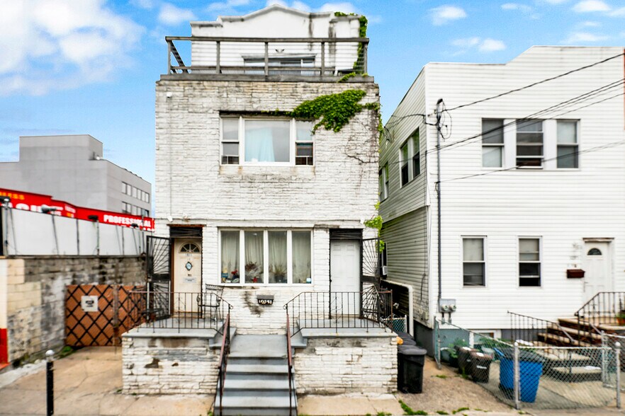1011 Banner Ave, Brooklyn, NY for sale - Building Photo - Image 2 of 24