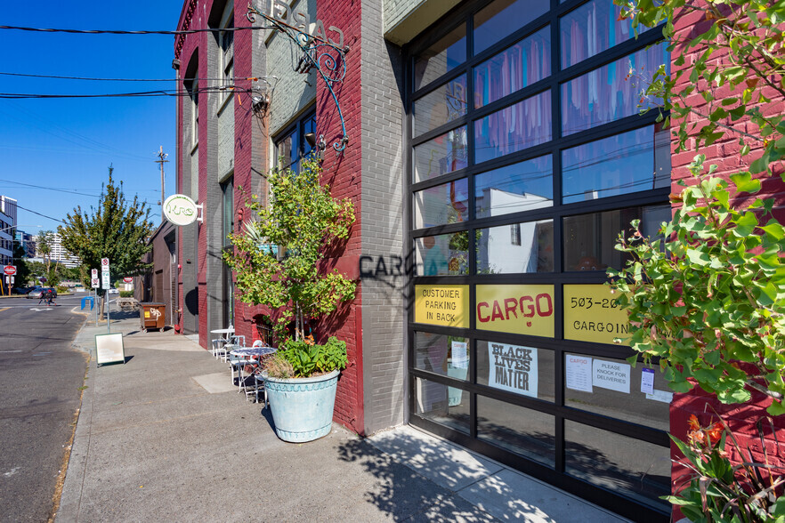 75-81 SE Yamhill St, Portland, OR à louer - Photo du bâtiment - Image 3 de 8