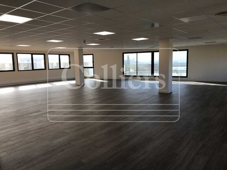 18 Rue Elie Pelas, Marseille for lease - Interior Photo - Image 3 of 10