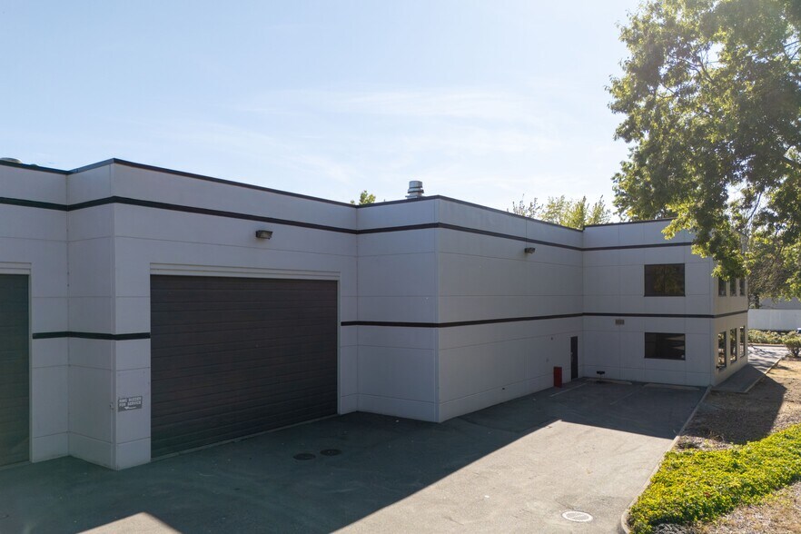 8920 Fraserton Ct, Burnaby, BC for lease - Building Photo - Image 2 of 26