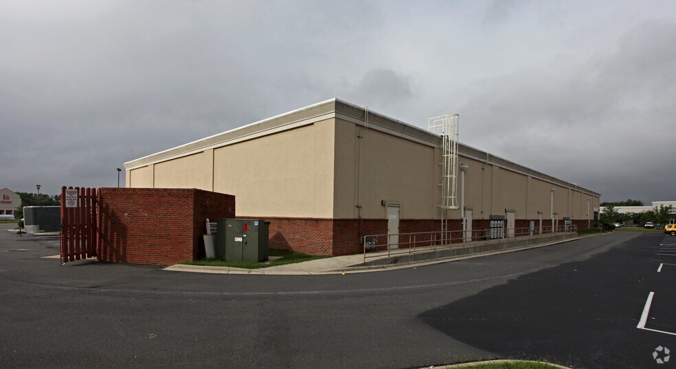 11523 Carolina Place Pky, Pineville, NC à louer - Photo du bâtiment - Image 3 de 4