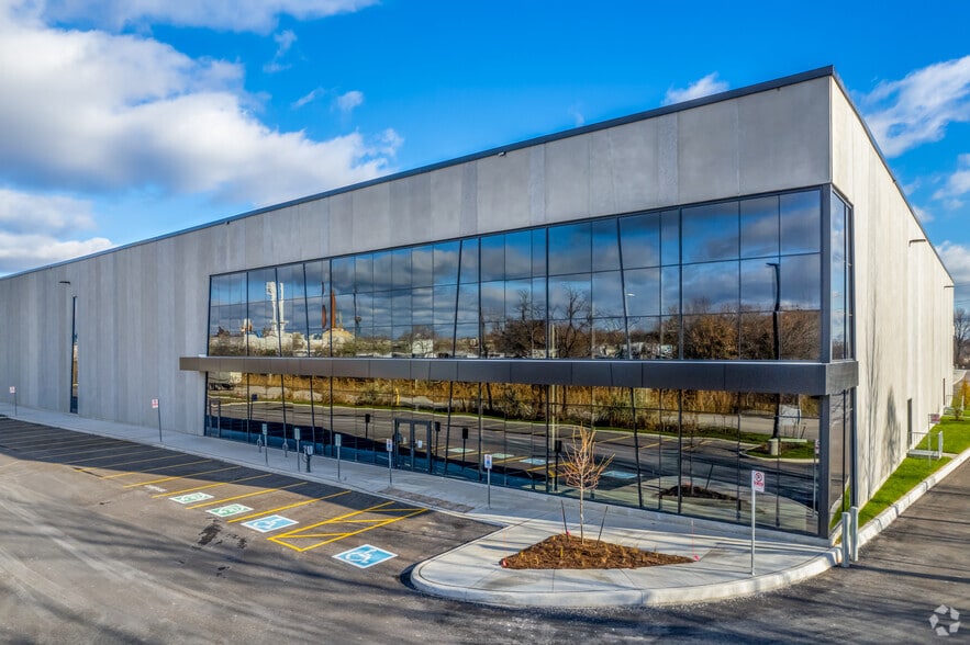 1352 Tonolli Rd, Mississauga, ON for sale - Building Photo - Image 1 of 1