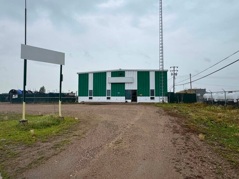 5104 42 Av, Lloydminster, SK à louer - Photo du bâtiment - Image 3 de 13