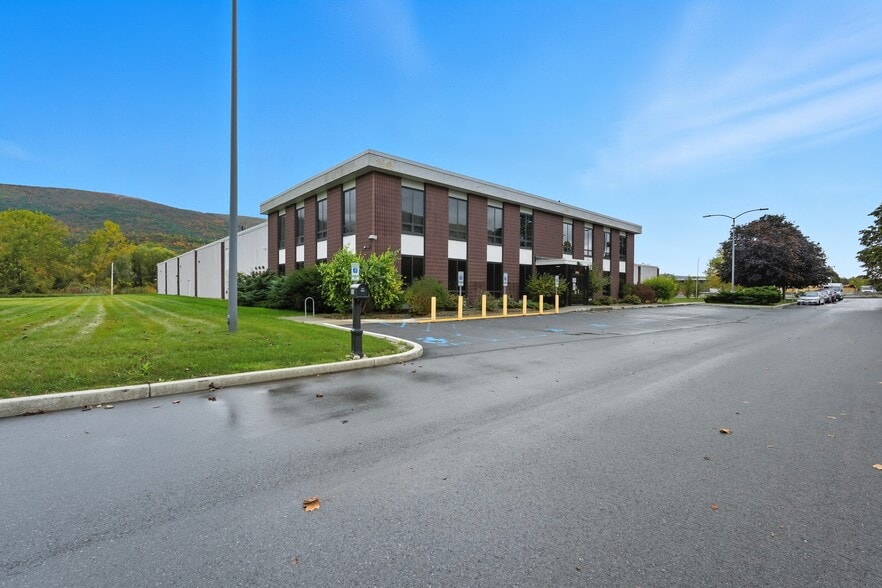 1466 Curran Hwy, North Adams, MA for lease - Building Photo - Image 3 of 40