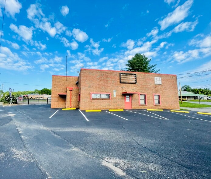 500 W Fleming Dr, Morganton, NC à louer - Photo du bâtiment - Image 2 de 26