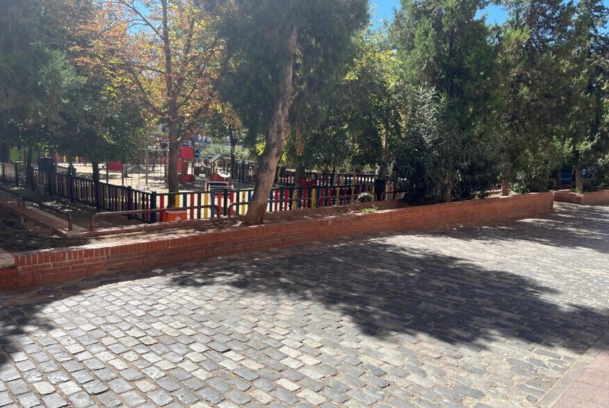 Immeuble residentiel dans Madrid, Madrid à vendre - Photo du bâtiment - Image 2 de 2