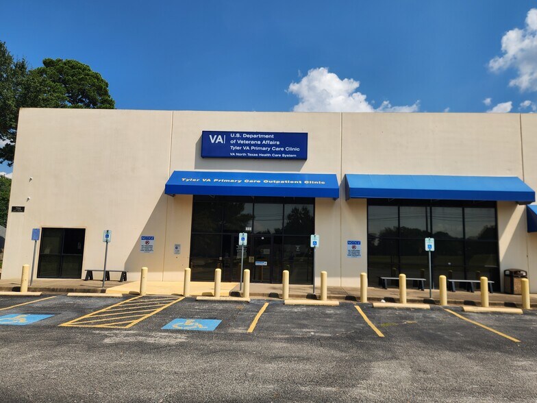 7916 S Broadway Ave, Tyler, TX for lease - Building Photo - Image 3 of 6