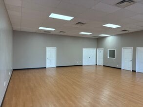 11513-11549 Lake Underhill Rd, Orlando, FL for lease Interior Photo- Image 1 of 7