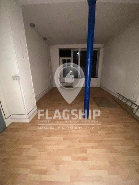 Retail in Paris for lease Interior Photo- Image 1 of 10