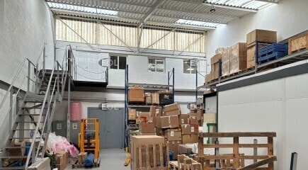 Industrial in Buc for lease - Interior Photo - Image 3 of 4