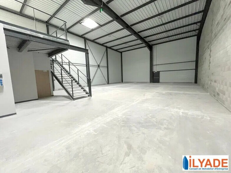 Flex in Gardanne for lease - Interior Photo - Image 3 of 10