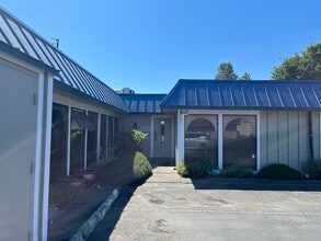 35 148th Ave SE, Bellevue, WA à louer Photo du bâtiment- Image 1 de 5