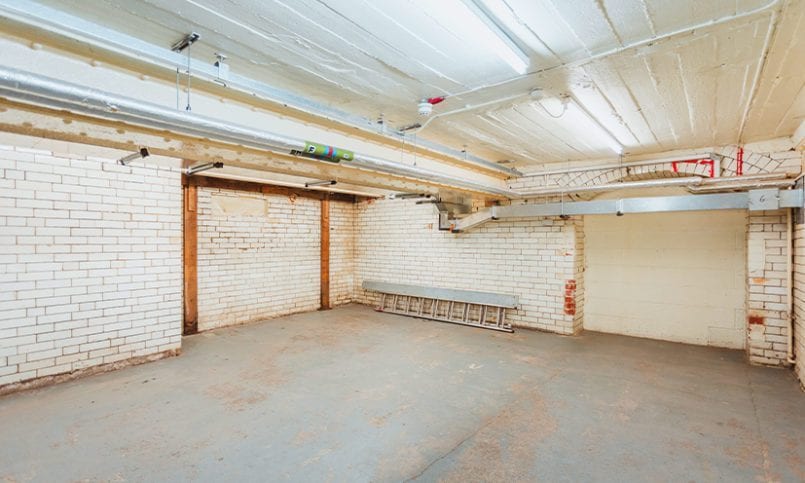 Market St, Barnsley for lease - Interior Photo - Image 2 of 14