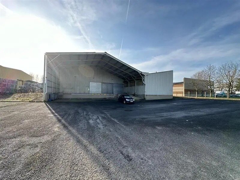 Industrial in Seclin for sale Building Photo- Image 1 of 8
