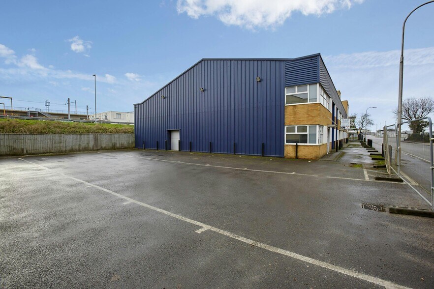 199-215 Cardiff Rd, Reading à louer - Photo du bâtiment - Image 3 de 9