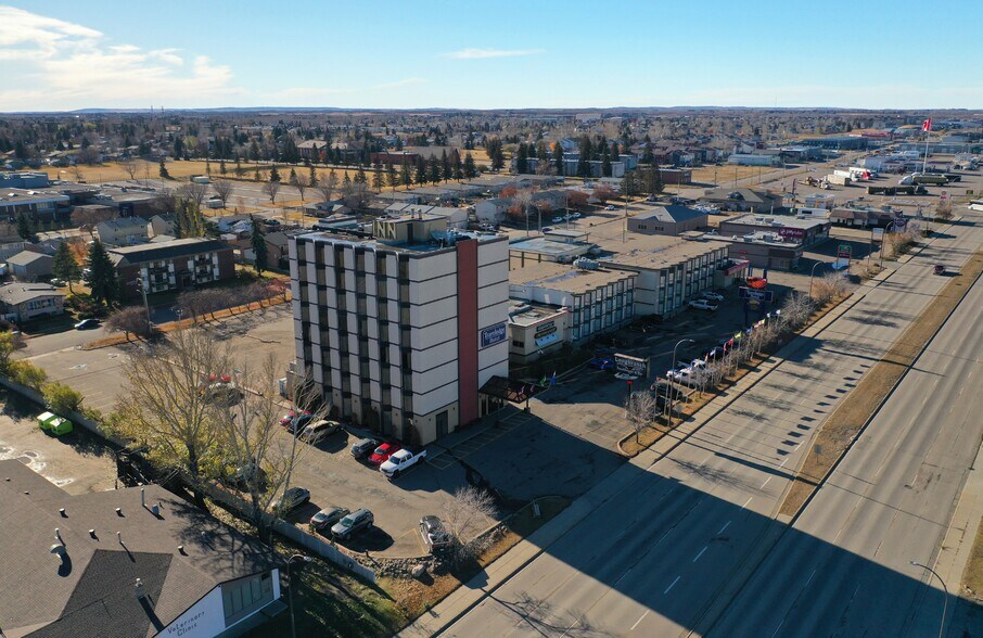 5621 44 St, Lloydminster, AB for sale - Building Photo - Image 3 of 6