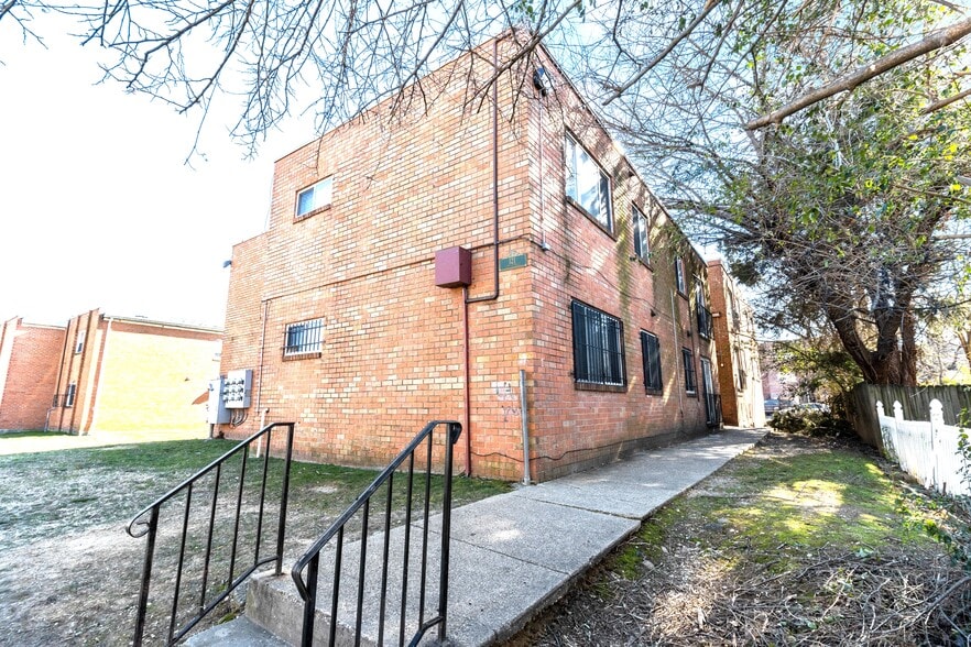 121 Yuma St SE, Washington, DC à vendre - Photo principale - Image 1 de 3