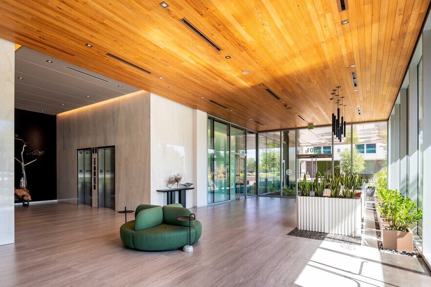 2801 E Camelback Rd, Phoenix, AZ à louer - Photo du bâtiment - Image 2 de 5