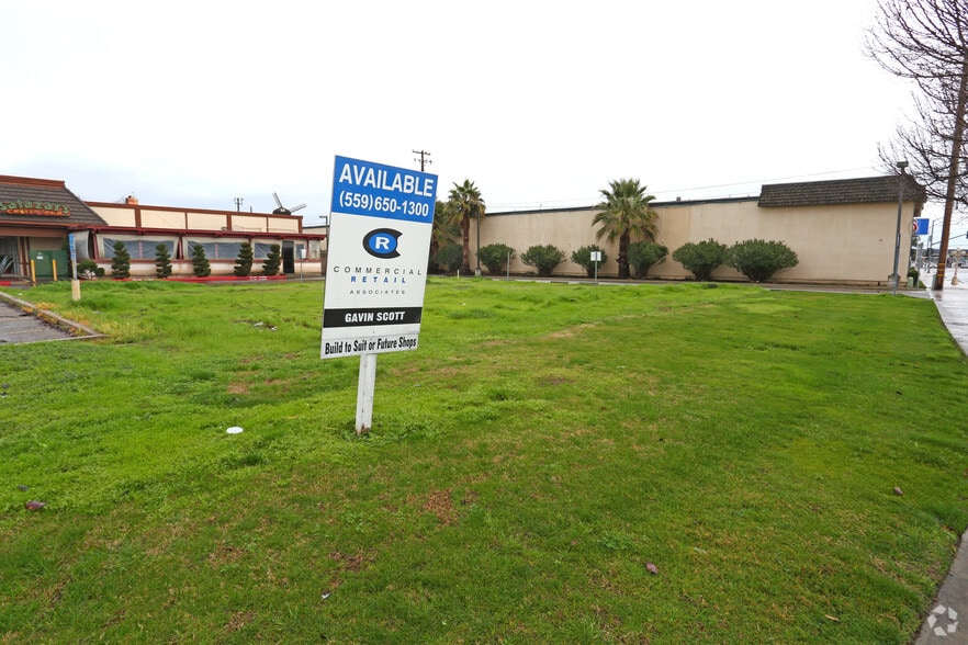 377 Sierra St, Kingsburg, CA for lease - Building Photo - Image 2 of 4