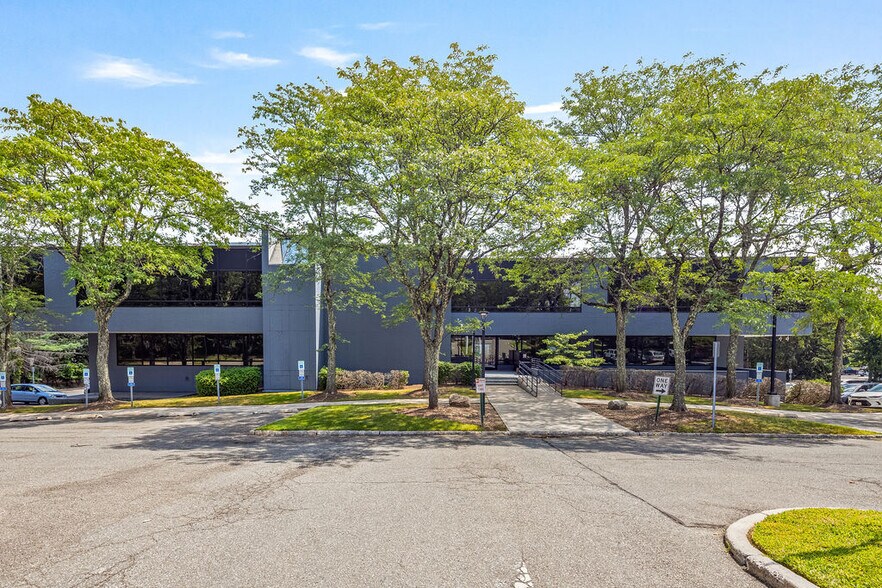 95 Chestnut Ridge Rd, Montvale, NJ à louer - Photo du bâtiment - Image 1 de 20