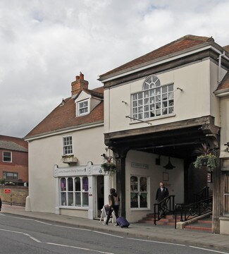 Plus de détails pour 2 St Johns Wynd, Colchester - Commerce de détail à louer