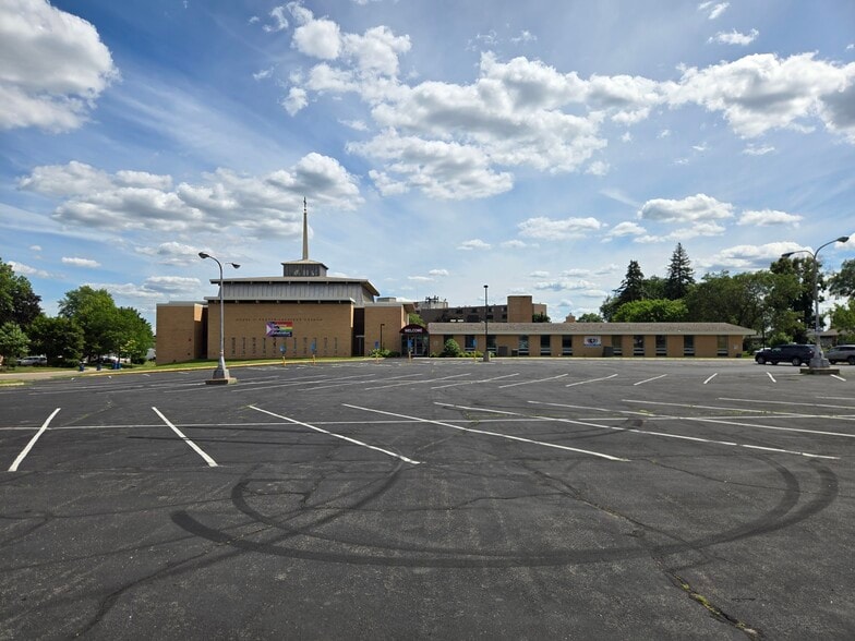 7625 Chicago Ave, Minneapolis, MN for sale - Building Photo - Image 2 of 22
