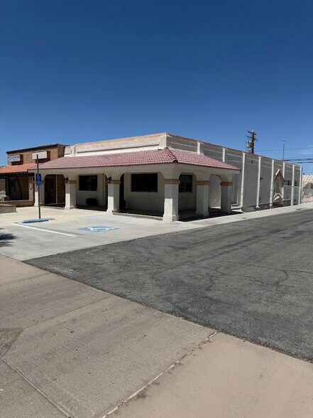 121 E Hobsonway, Blythe, CA à vendre - Photo du bâtiment - Image 2 de 12