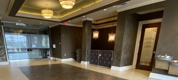 1912 State Route 35, Oakhurst, NJ à louer - Photo intérieure - Image 3 de 17