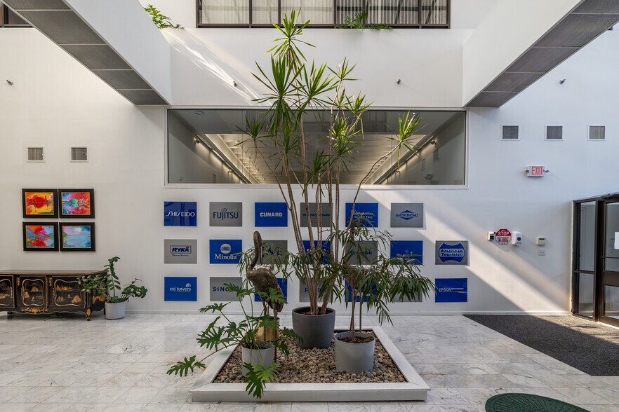 1320 Centre St, Newton, MA à louer - Hall d’entrée - Image 3 de 15