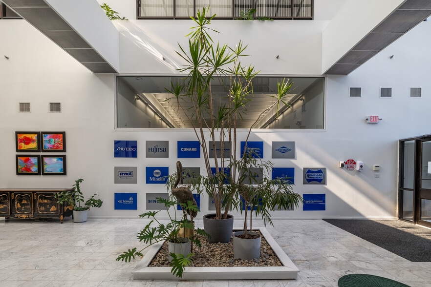 1320 Centre St, Newton, MA for lease - Lobby - Image 3 of 15