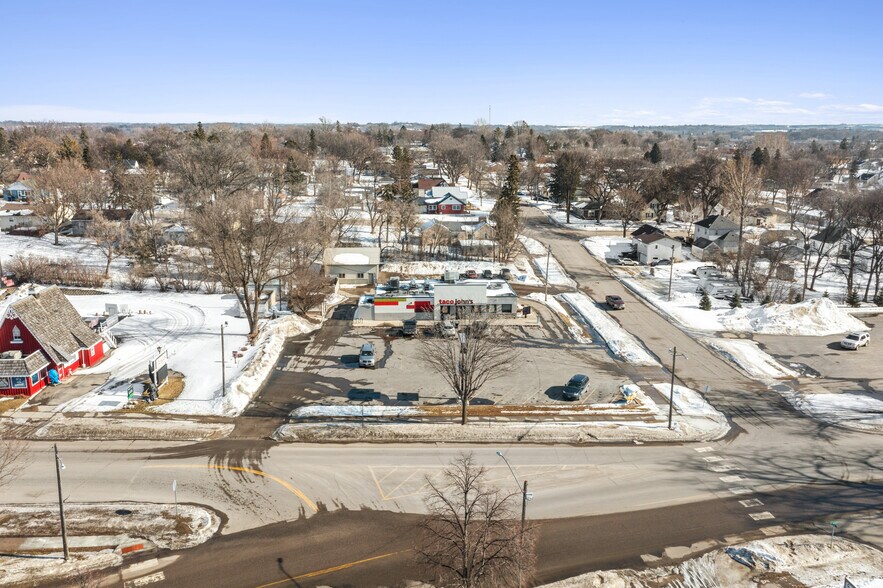 1212 N Union Ave, Fergus Falls, MN for sale - Building Photo - Image 2 of 2