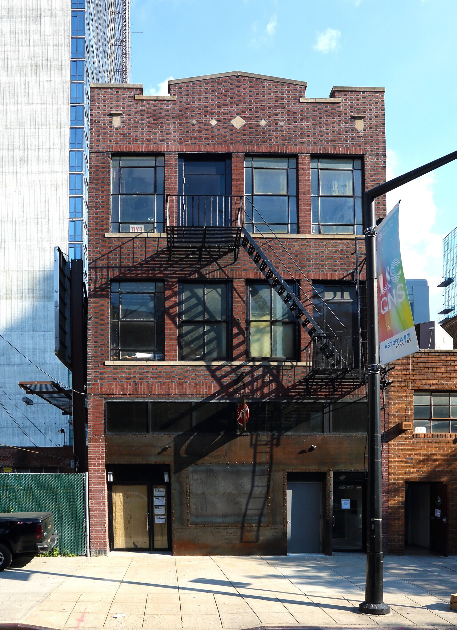 27-26 Jackson Ave, Long Island City, NY à louer Photo principale- Image 1 de 4