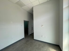 331 Corporate Wood Dr, Magnolia, TX for lease Interior Photo- Image 2 of 6