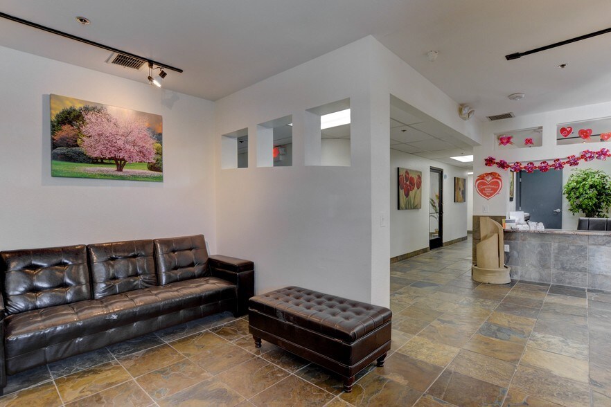 2400 N Tenaya Way, Las Vegas, NV à louer - Photo intérieure - Image 3 de 110