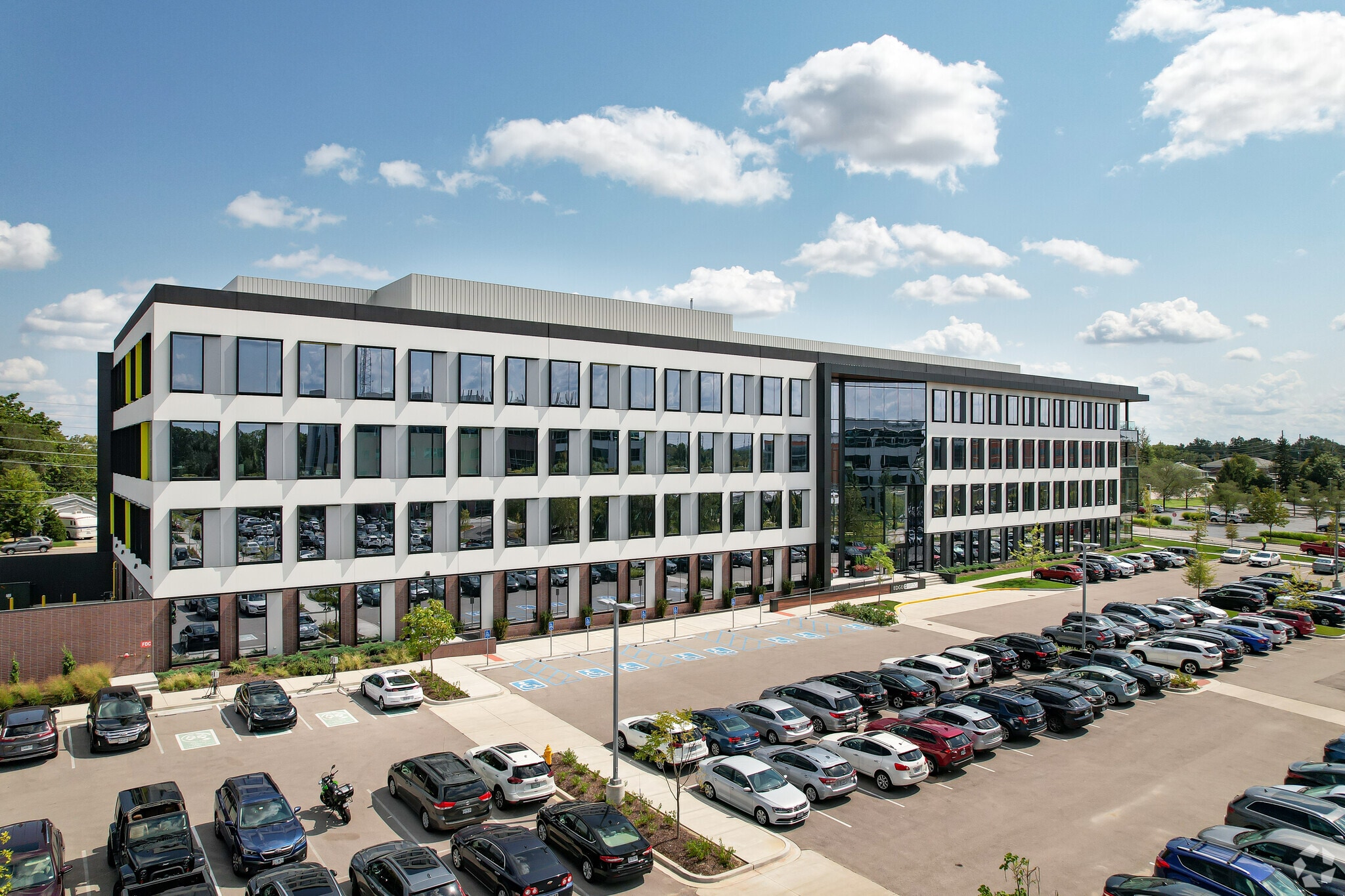 1001 N Warson Rd, Saint Louis, MO for lease Primary Photo- Image 1 of 6