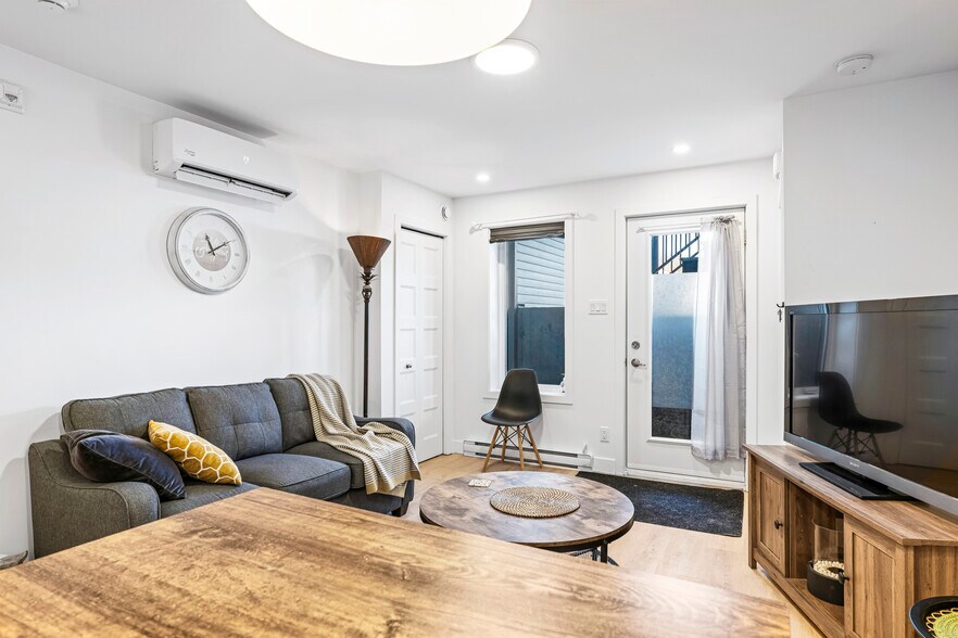 365 Rue Adams E, Richmond, QC for sale - Building Photo - Image 2 of 32
