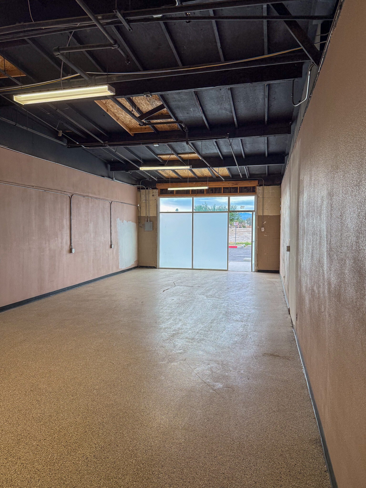 44105 Jackson St, Indio, CA for lease Interior Photo- Image 1 of 5