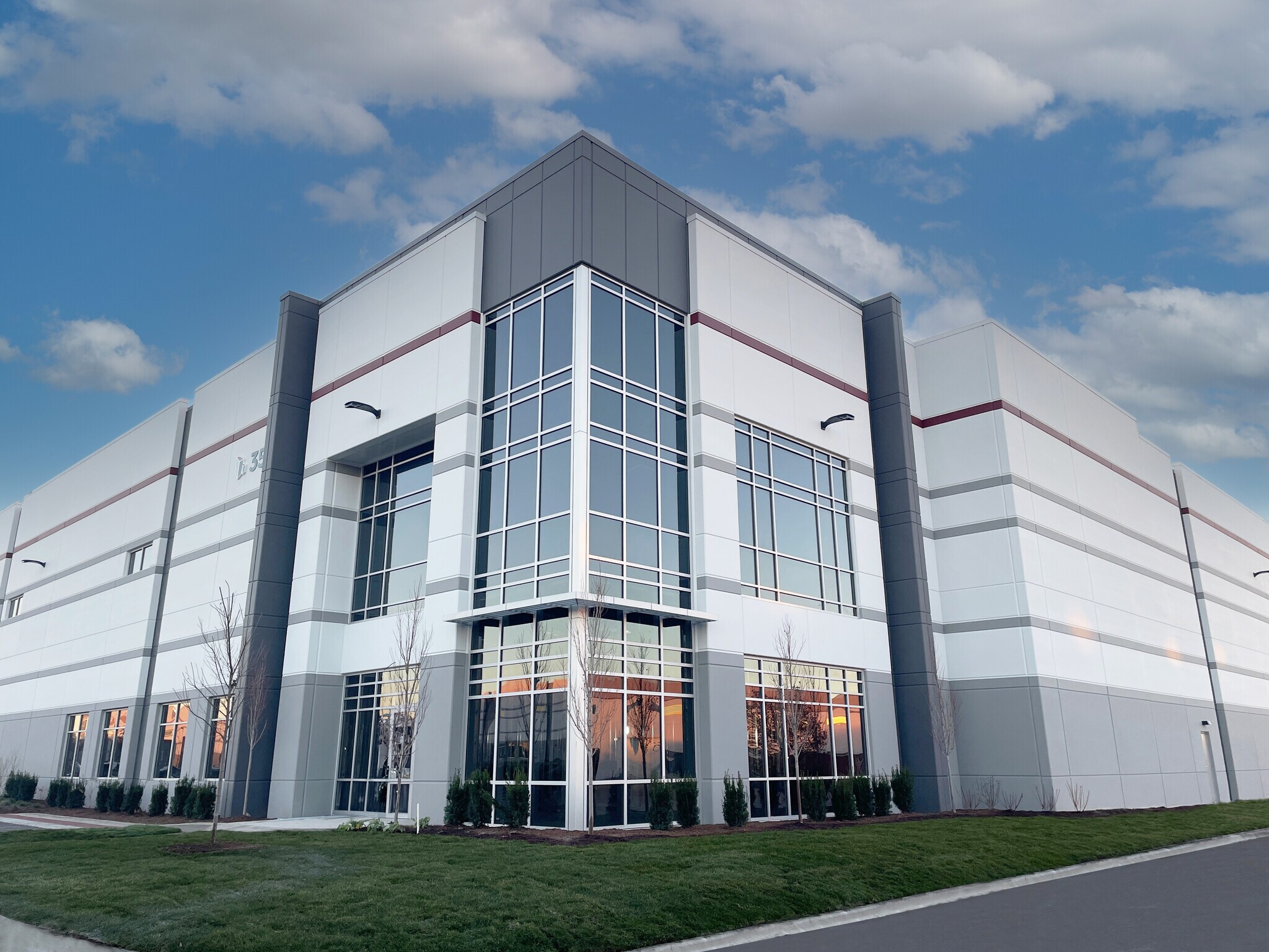 350 Lindsey Ln, Bolingbrook, IL for lease Building Photo- Image 1 of 6