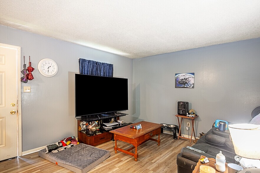 750 S 3rd St, Silsbee, TX à vendre - Photo du bâtiment - Image 3 de 14